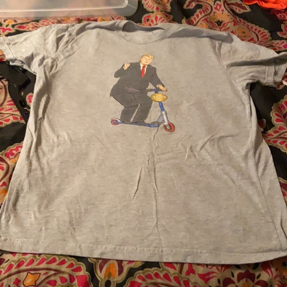 Donald Trump riding a scooter tshirt - Picture 3 of 3